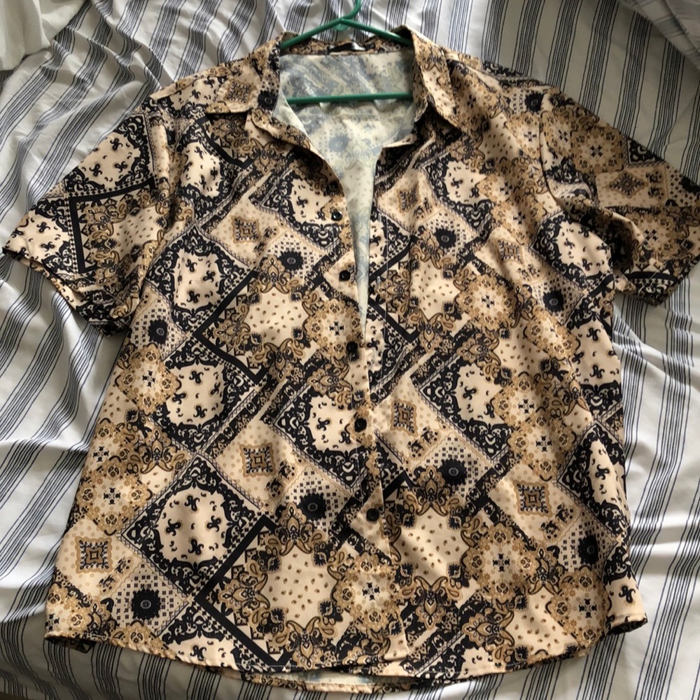 Patterned short sleeve summer shirt. Men’s.